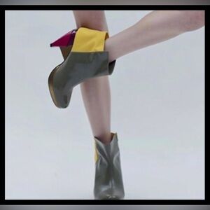 NWOT abstract guava boots